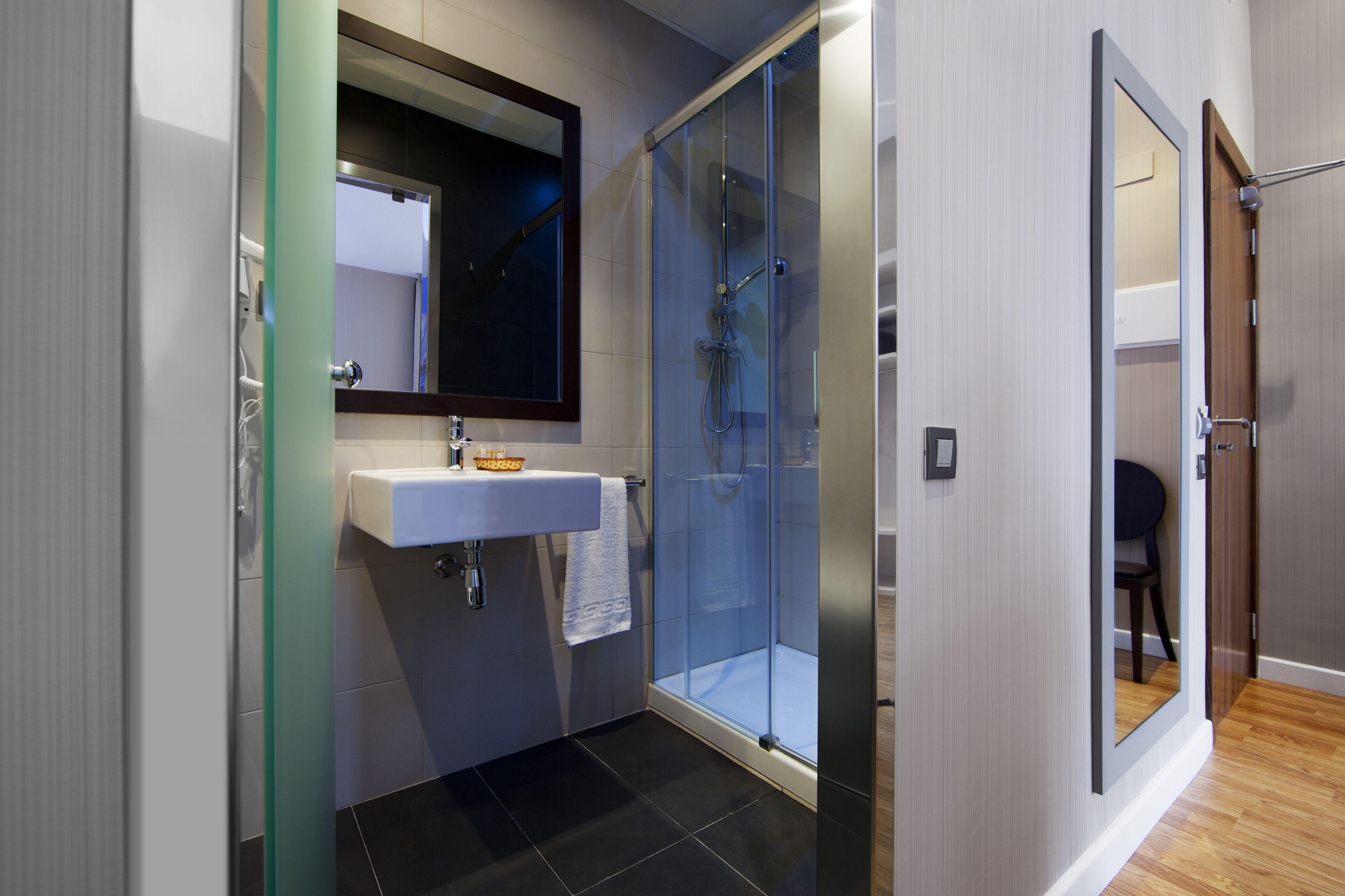 Hostal Bcn Ramblas — Photos 2