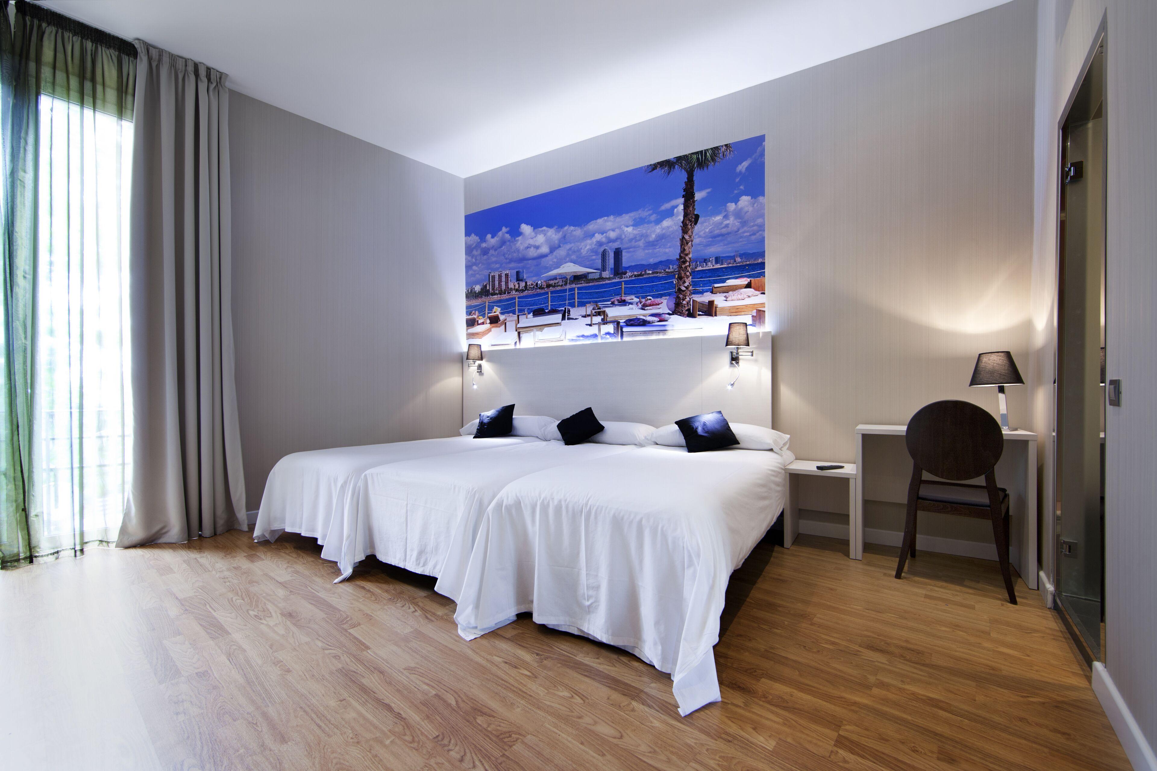 Hostal Bcn Ramblas — Photos 1